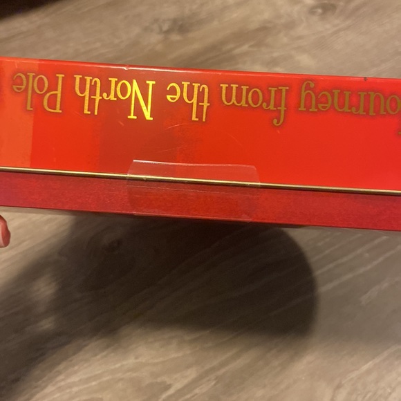 NWT Collector’s edition elf journey from north pole game - Picture 3 of 6